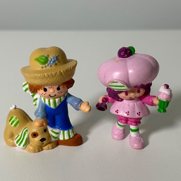 Vintage 80s Strawberry Shortcake Figurines Vinyl Set of 4 (zz28) - Picture 2 of 6
